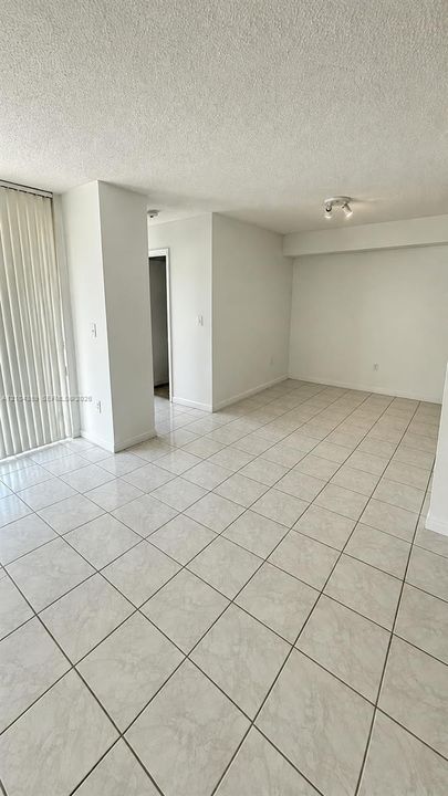 В аренду: $2,150 (2 спален, 2 ванн, 898 Квадратных фут)