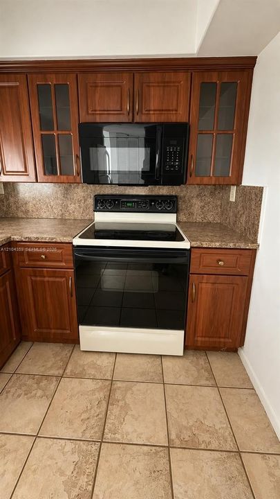 В аренду: $2,150 (2 спален, 2 ванн, 898 Квадратных фут)