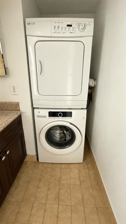 В аренду: $2,150 (2 спален, 2 ванн, 898 Квадратных фут)