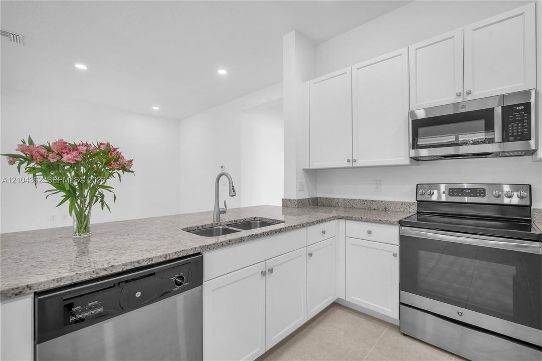 For Sale: $995,000 (3 beds, 2 baths, 1842 Square Feet)