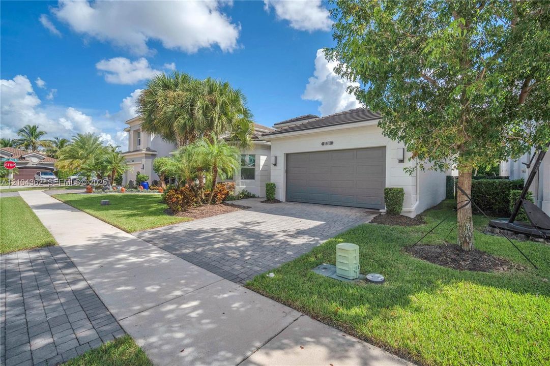 For Sale: $995,000 (3 beds, 2 baths, 1842 Square Feet)