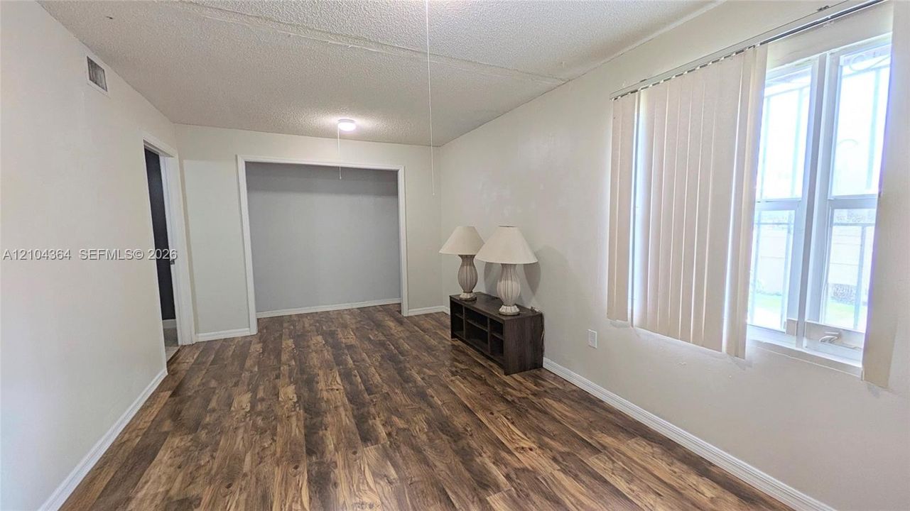 En Venta: $450,000 (4 camas, 2 baños, 1494 Pies cuadrados)