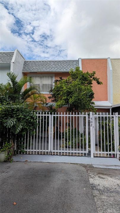 En Venta: $450,000 (4 camas, 2 baños, 1494 Pies cuadrados)