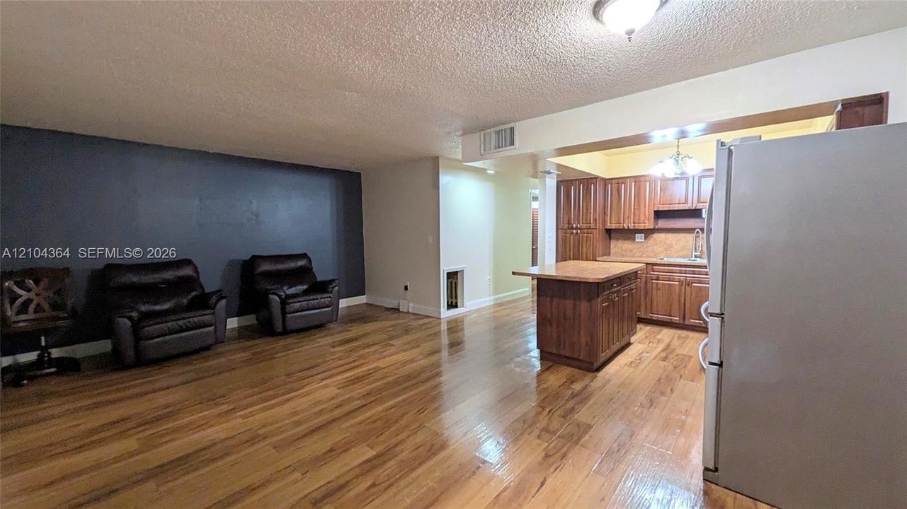 En Venta: $450,000 (4 camas, 2 baños, 1494 Pies cuadrados)
