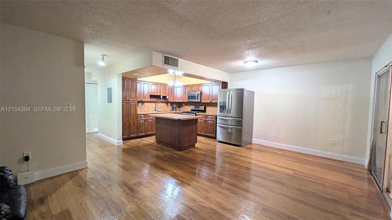 En Venta: $450,000 (4 camas, 2 baños, 1494 Pies cuadrados)