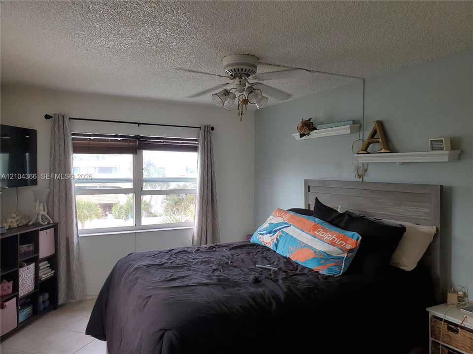 For Rent: $1,850 (1 beds, 1 baths, 720 Square Feet)