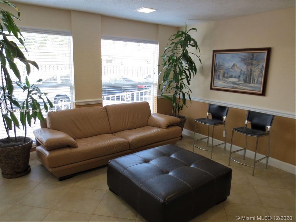 For Rent: $1,850 (1 beds, 1 baths, 720 Square Feet)
