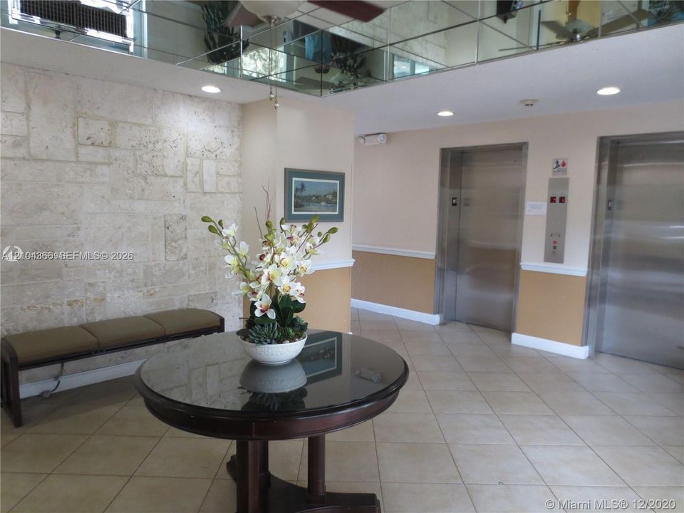 For Rent: $1,850 (1 beds, 1 baths, 720 Square Feet)