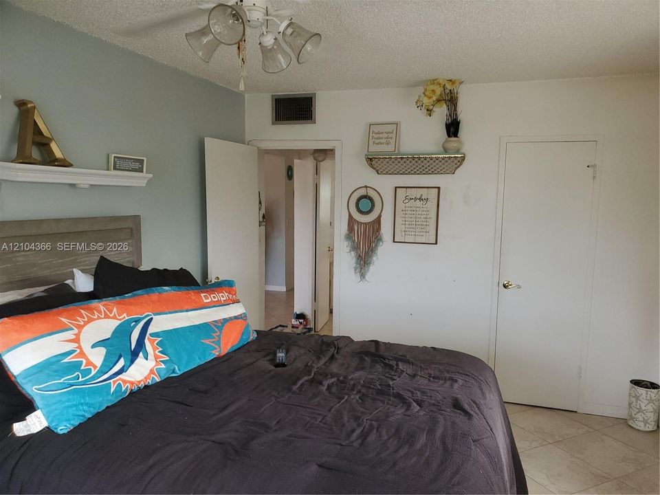 For Rent: $1,850 (1 beds, 1 baths, 720 Square Feet)