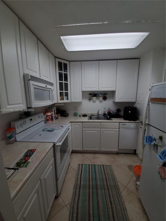 For Rent: $1,850 (1 beds, 1 baths, 720 Square Feet)
