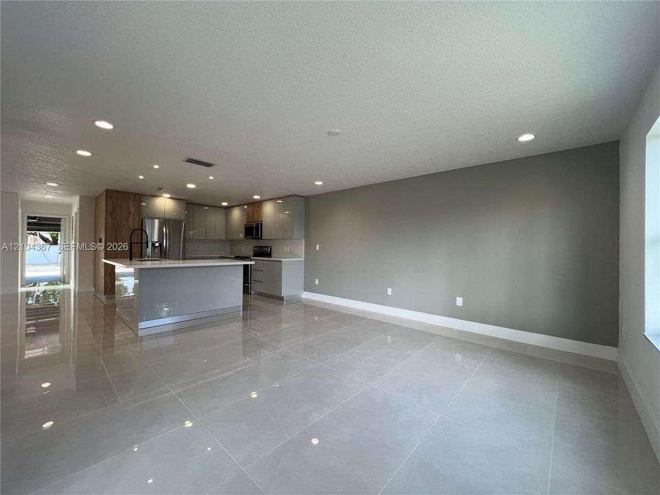 OPEN KITCHEN