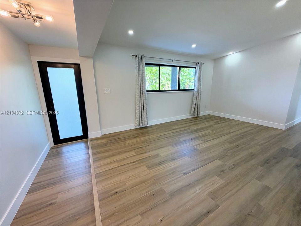 На продажу: $499,900 (4 спален, 2 ванн, 1724 Квадратных фут)