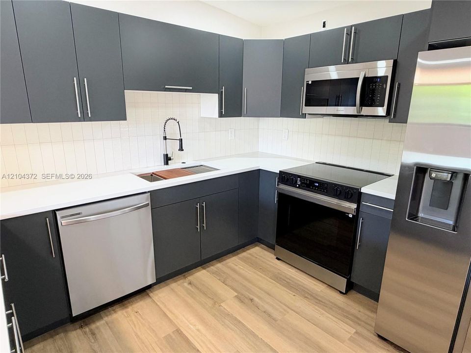 На продажу: $499,900 (4 спален, 2 ванн, 1724 Квадратных фут)