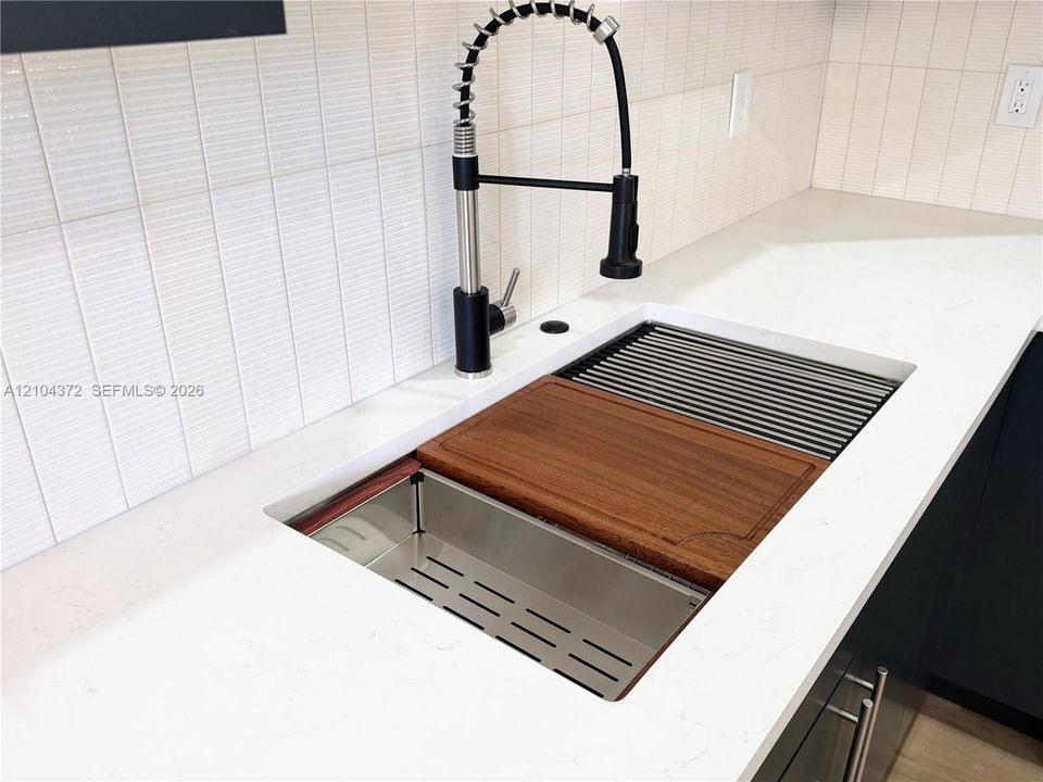 На продажу: $499,900 (4 спален, 2 ванн, 1724 Квадратных фут)