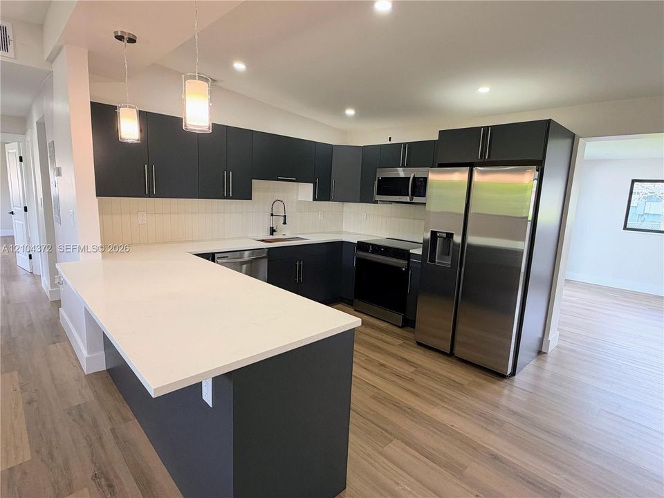 На продажу: $499,900 (4 спален, 2 ванн, 1724 Квадратных фут)