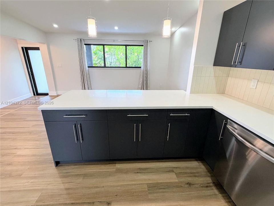 На продажу: $499,900 (4 спален, 2 ванн, 1724 Квадратных фут)