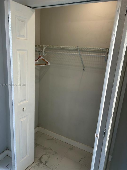 For Rent: $1,000 (1 beds, 1 baths, 1076 Square Feet)