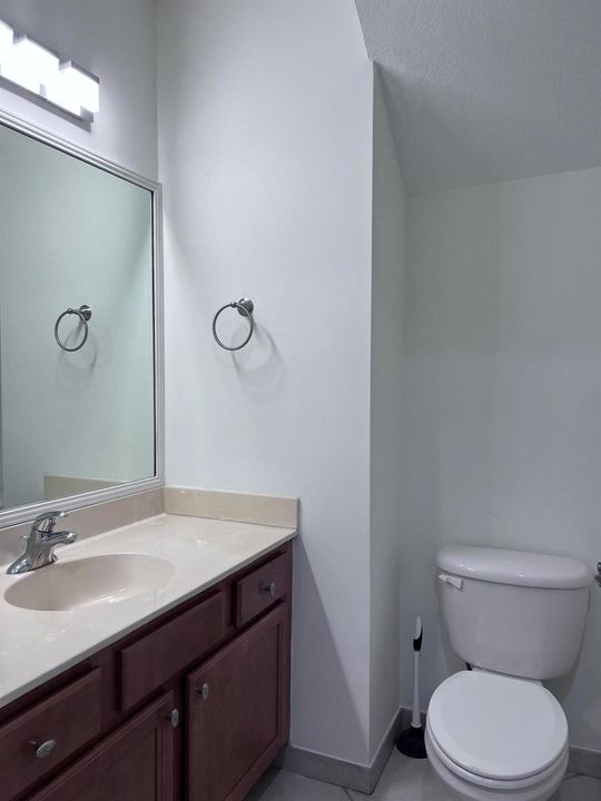 1/2 Bathroom