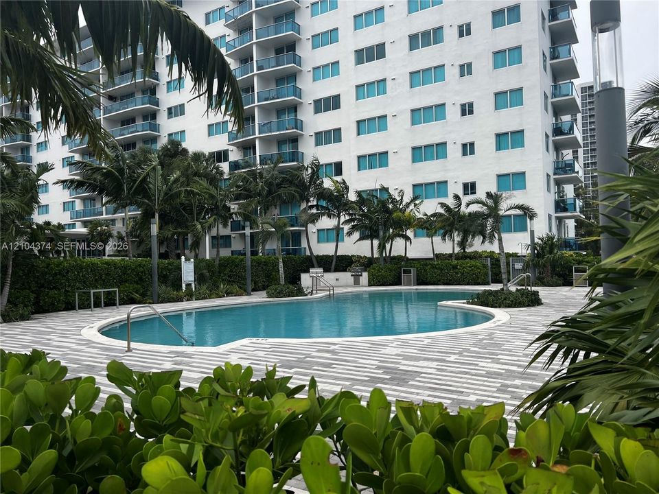 For Rent: $2,450 (1 beds, 1 baths, 825 Square Feet)