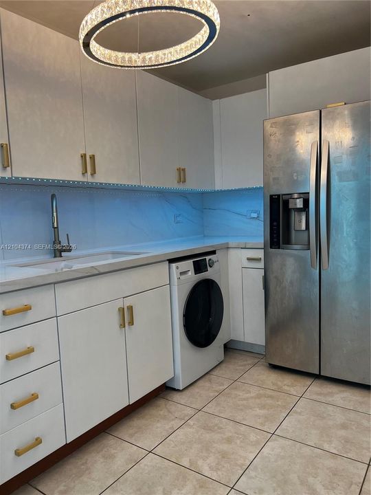 For Rent: $2,450 (1 beds, 1 baths, 825 Square Feet)