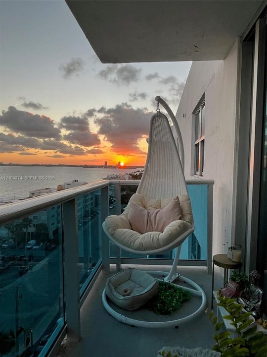 For Rent: $2,450 (1 beds, 1 baths, 825 Square Feet)