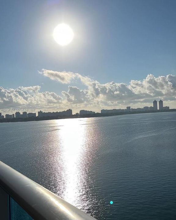 For Rent: $2,450 (1 beds, 1 baths, 825 Square Feet)