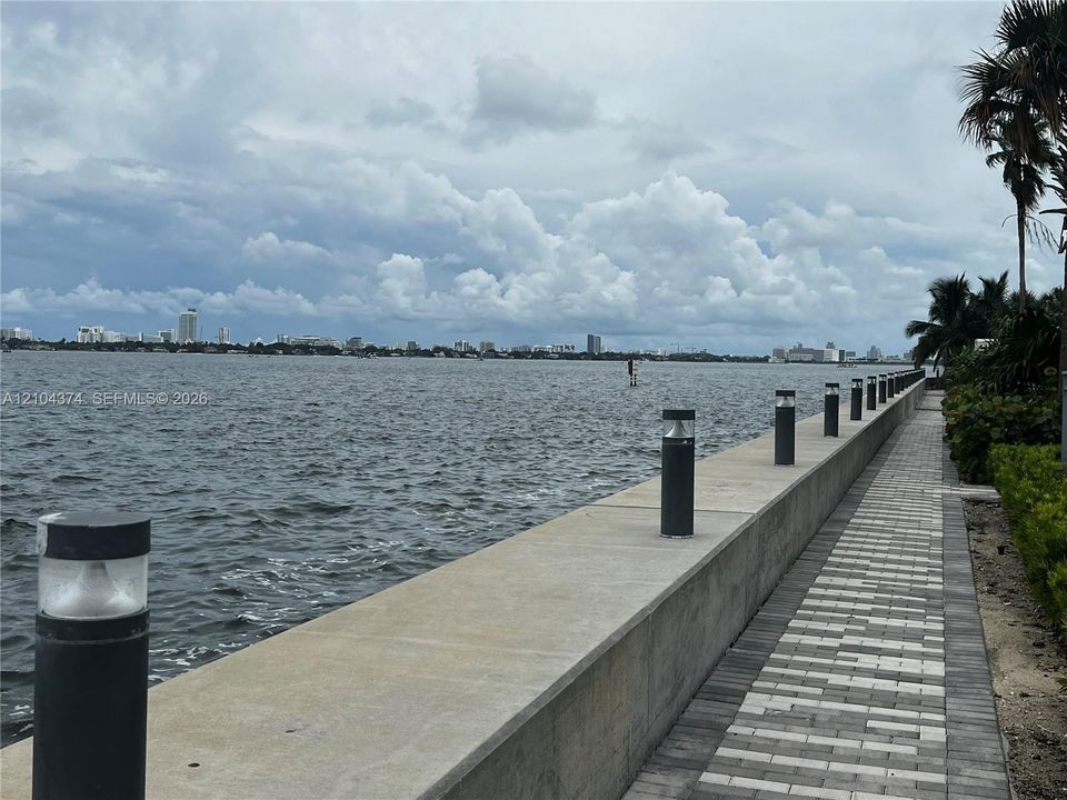 For Rent: $2,450 (1 beds, 1 baths, 825 Square Feet)