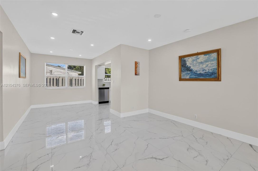 En Venta: $549,999 (3 camas, 2 baños, 1258 Pies cuadrados)