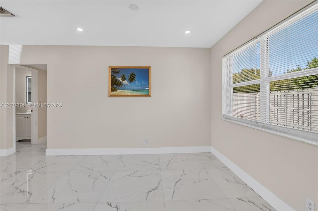 En Venta: $549,999 (3 camas, 2 baños, 1258 Pies cuadrados)