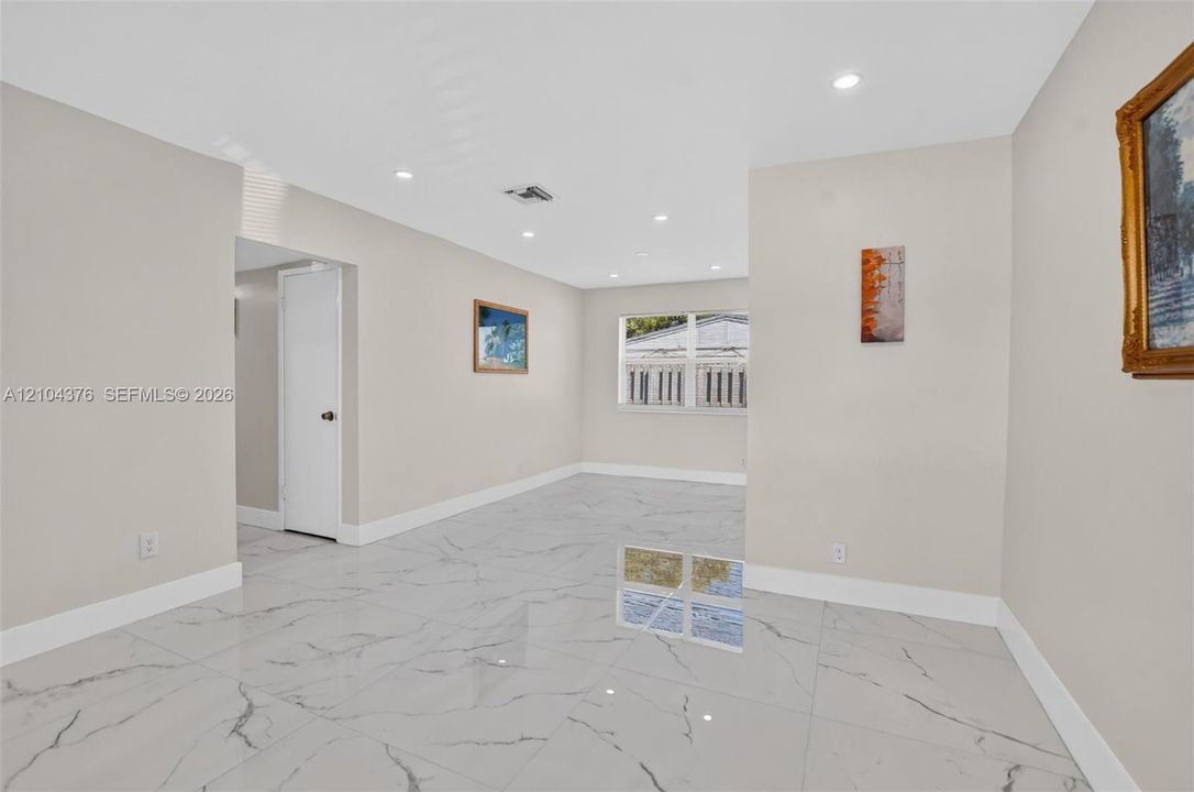 En Venta: $549,999 (3 camas, 2 baños, 1258 Pies cuadrados)