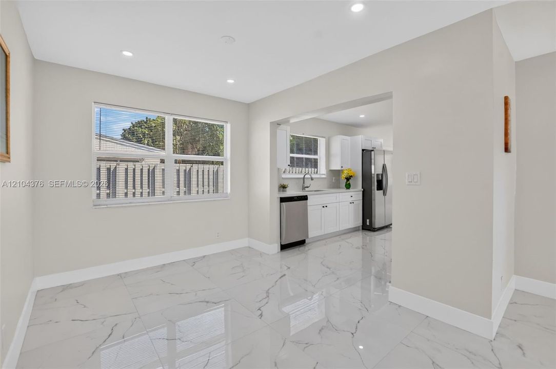 En Venta: $549,999 (3 camas, 2 baños, 1258 Pies cuadrados)
