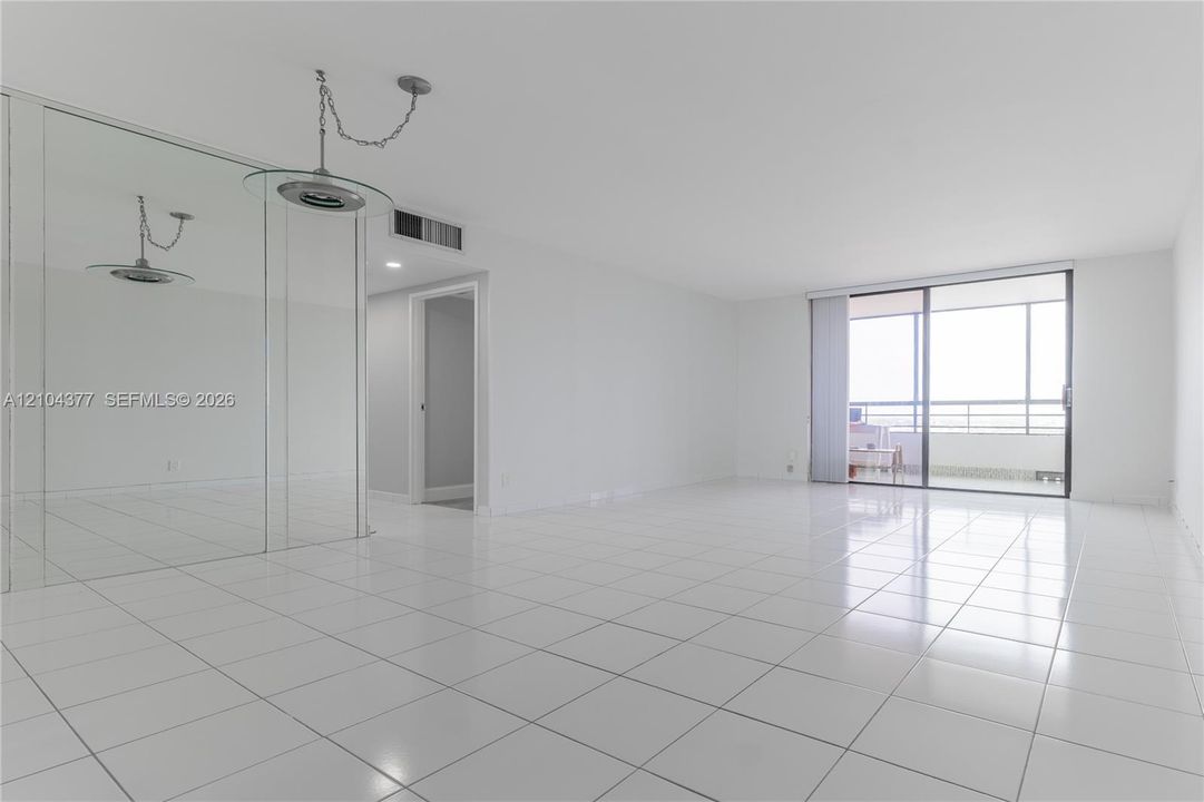 For Rent: $2,600 (2 beds, 2 baths, 1400 Square Feet)