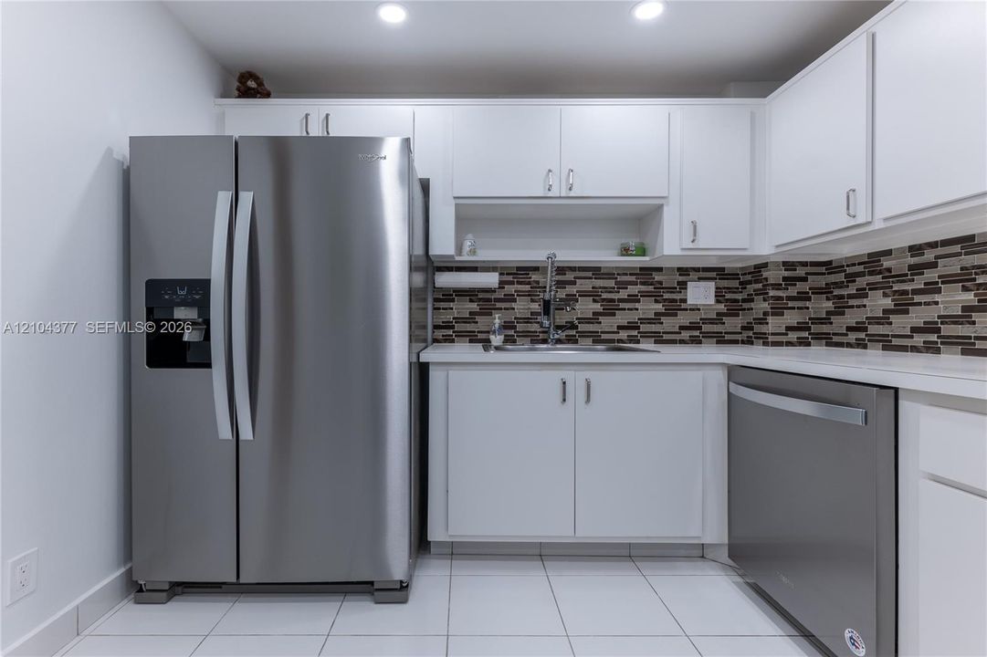 For Rent: $2,600 (2 beds, 2 baths, 1400 Square Feet)