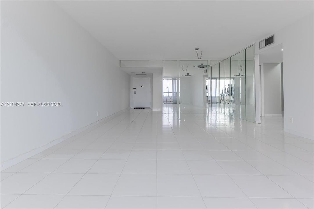 For Rent: $2,600 (2 beds, 2 baths, 1400 Square Feet)
