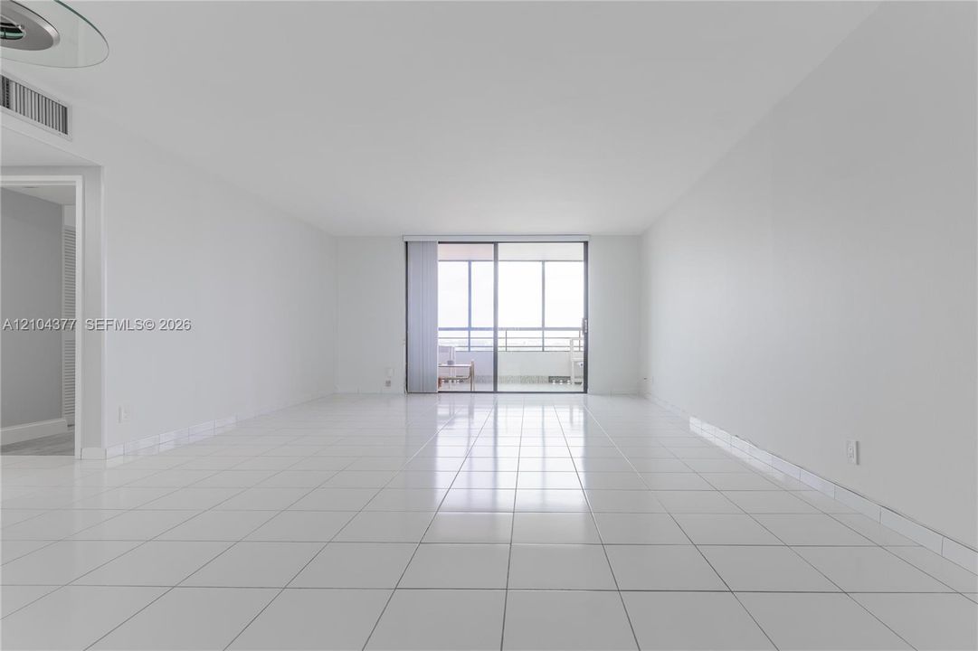 For Rent: $2,600 (2 beds, 2 baths, 1400 Square Feet)