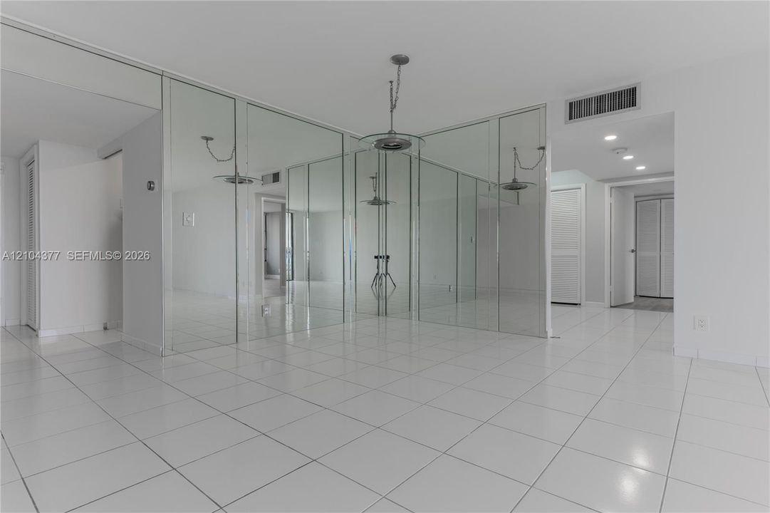 For Rent: $2,600 (2 beds, 2 baths, 1400 Square Feet)