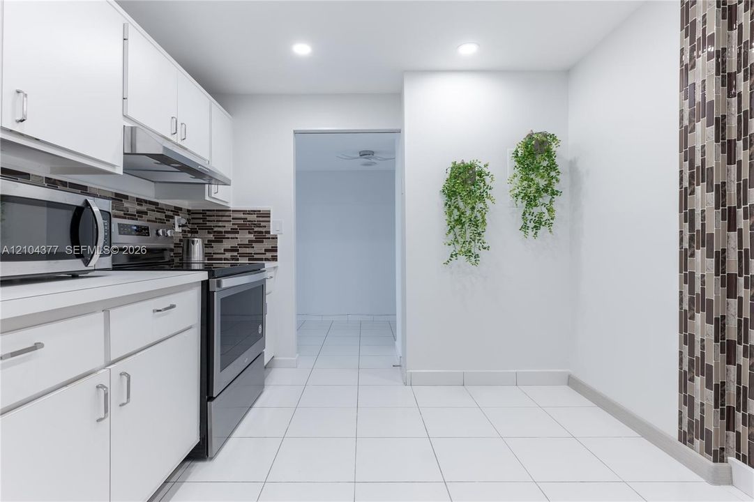 For Rent: $2,600 (2 beds, 2 baths, 1400 Square Feet)