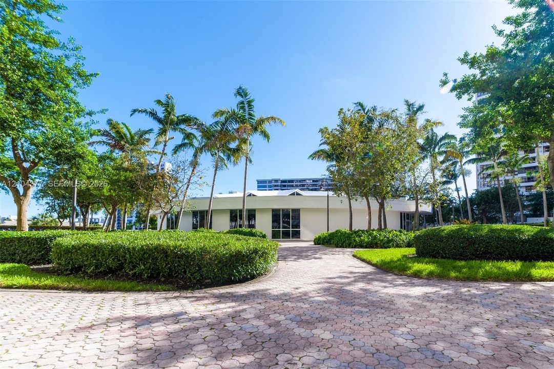 For Rent: $2,600 (2 beds, 2 baths, 1400 Square Feet)