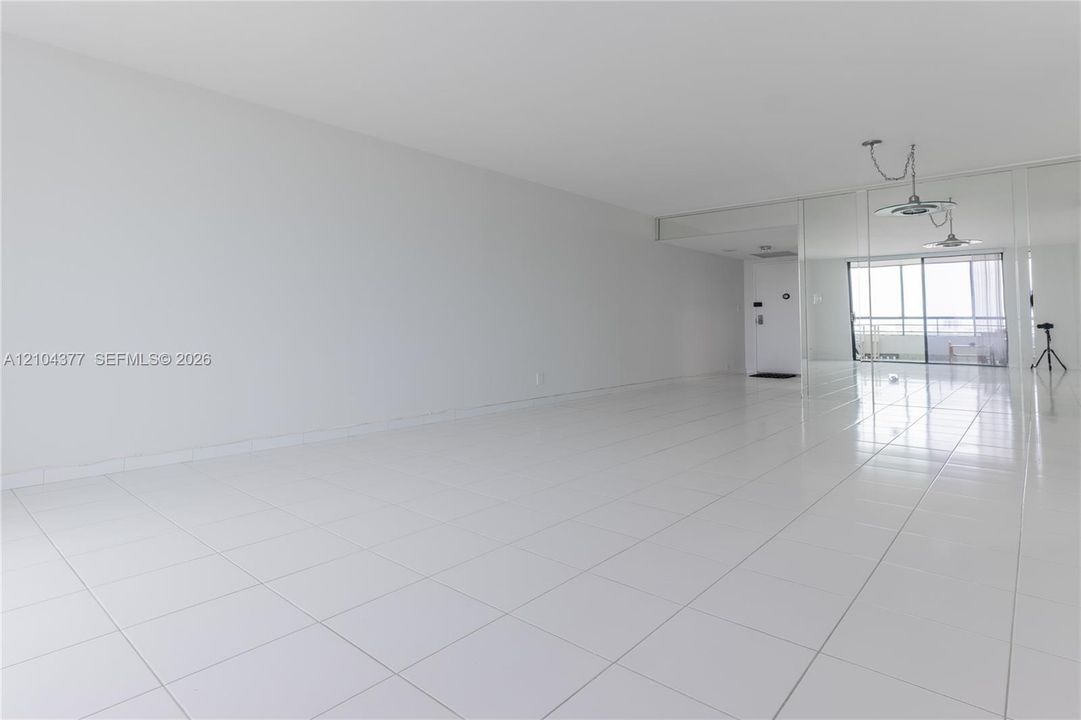 For Rent: $2,600 (2 beds, 2 baths, 1400 Square Feet)
