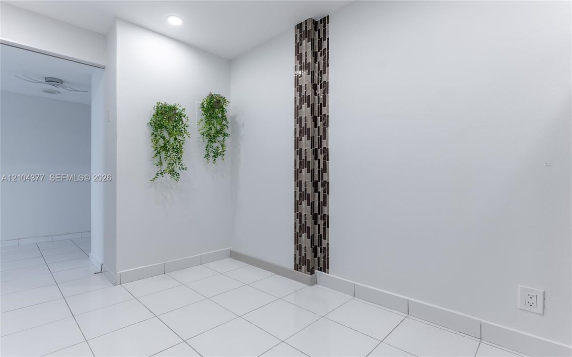 For Rent: $2,600 (2 beds, 2 baths, 1400 Square Feet)
