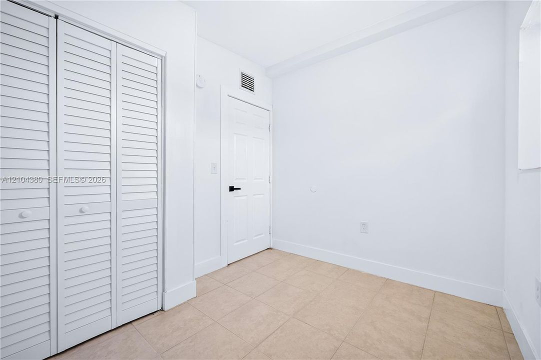 В аренду: $2,700 (4 спален, 2 ванн, 1014 Квадратных фут)