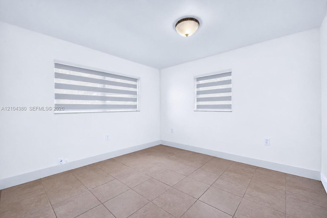 В аренду: $2,700 (4 спален, 2 ванн, 1014 Квадратных фут)