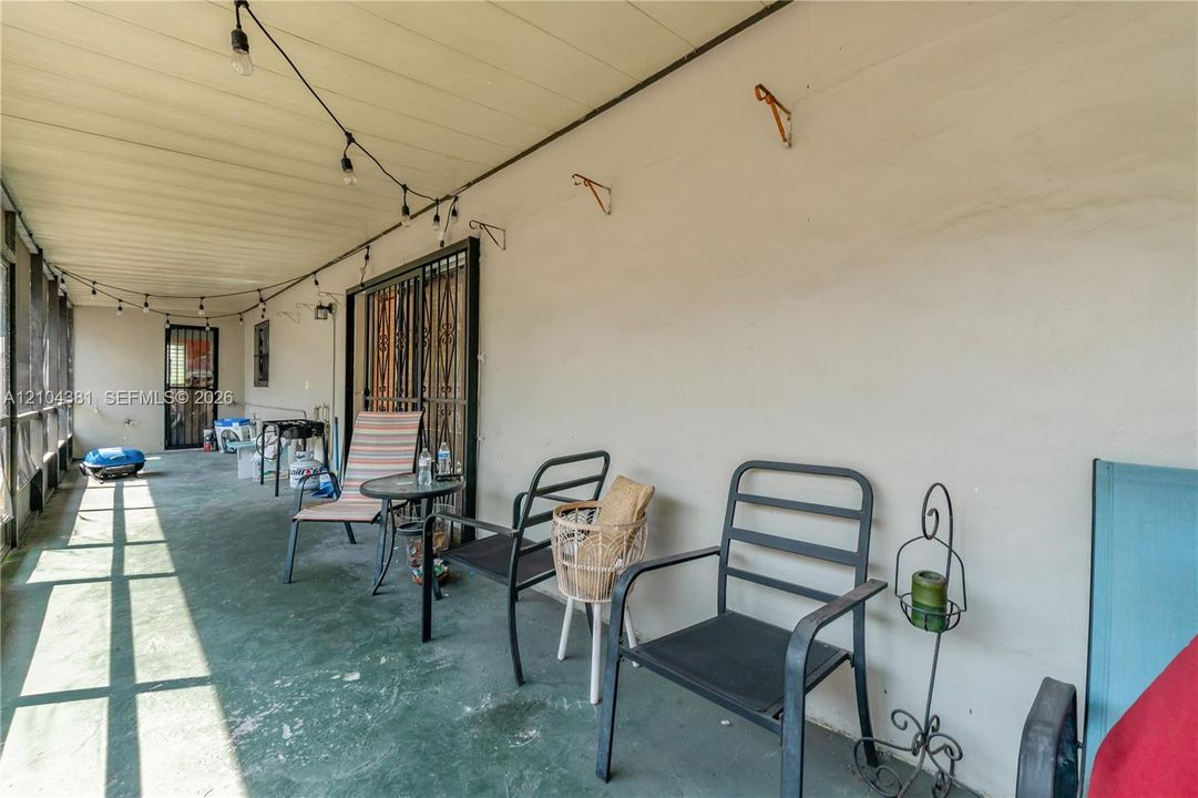 Под контрактом: $599,990 (2 спален, 1 ванн, 0 Квадратных фут)