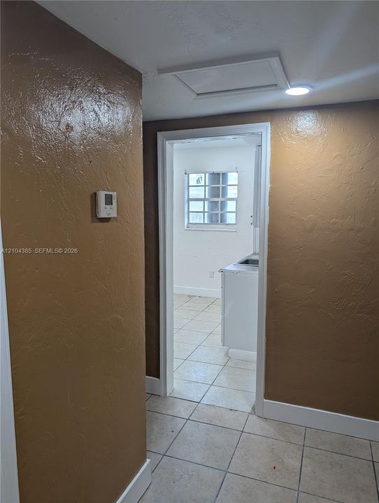 For Rent: $2,500 (2 beds, 1 baths, 1372 Square Feet)