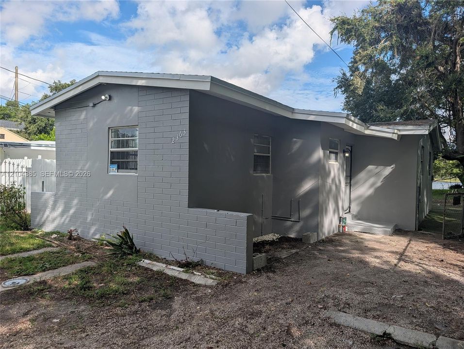 For Rent: $2,500 (2 beds, 1 baths, 1372 Square Feet)