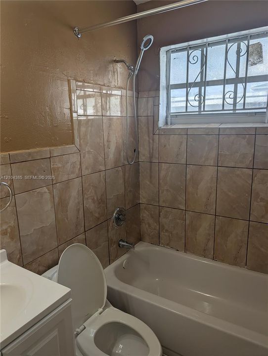 For Rent: $2,500 (2 beds, 1 baths, 1372 Square Feet)