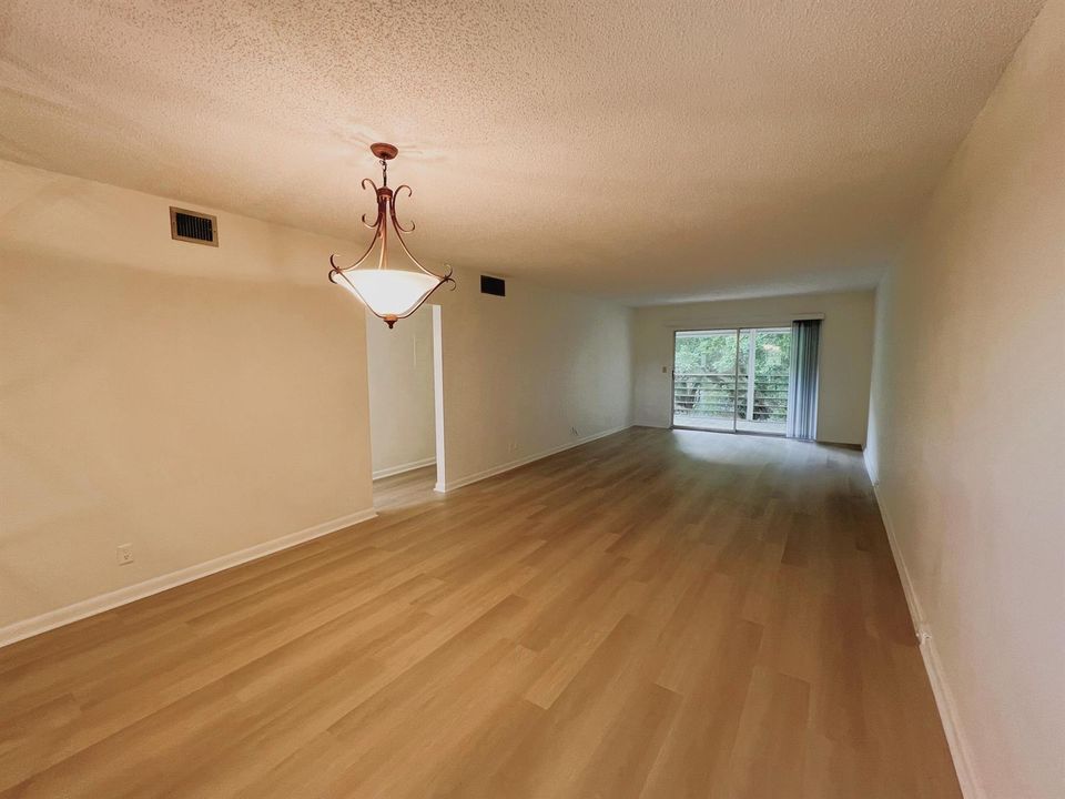DINING/LIVING ROOM