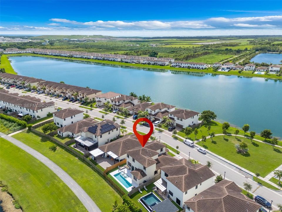 En Venta: $799,000 (5 camas, 3 baños, 3159 Pies cuadrados)