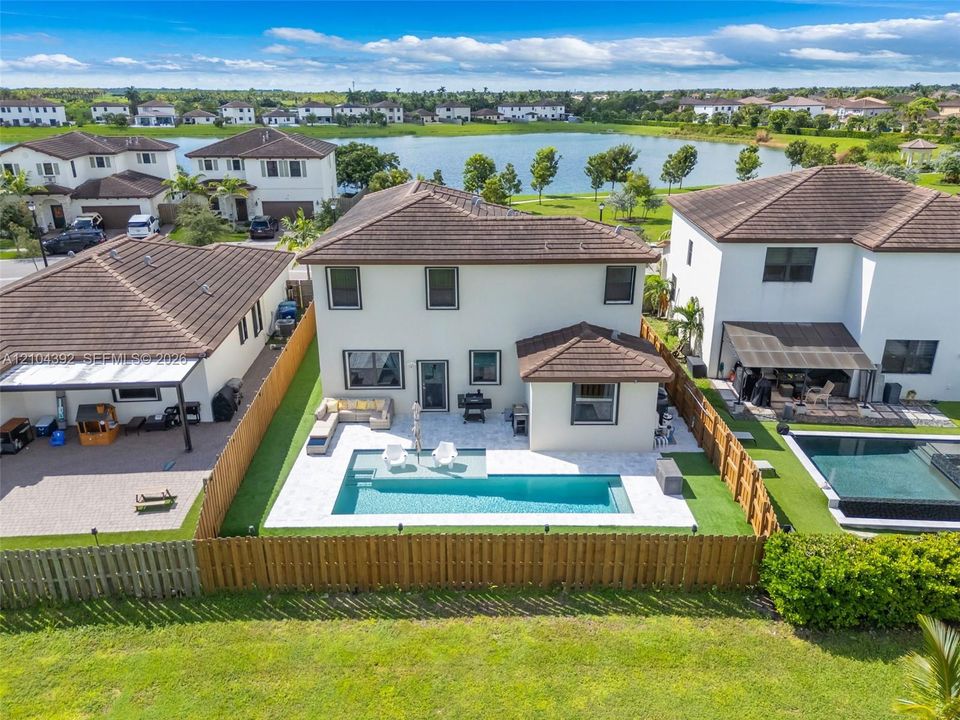 En Venta: $799,000 (5 camas, 3 baños, 3159 Pies cuadrados)