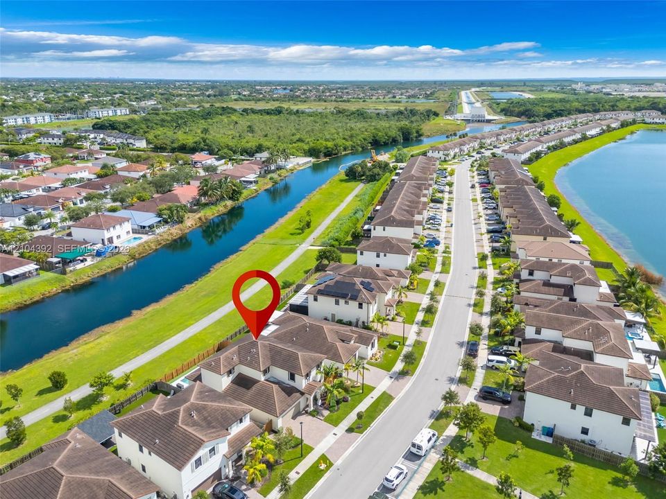 En Venta: $799,000 (5 camas, 3 baños, 3159 Pies cuadrados)